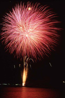ちくらBONフェスタ 豪快な花火が夜空と海を鮮やかに彩る