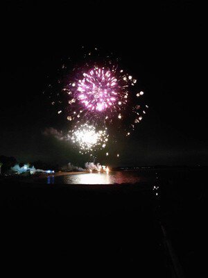 たこ祭り 約800発の色鮮やかな花火が打ち上る