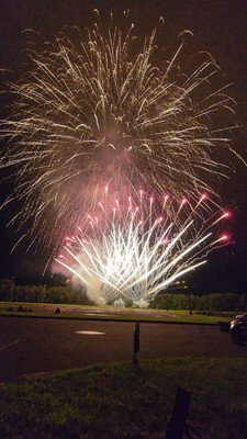 第49回 恵庭三四会 納涼花火大会 夜空と水面両方の花火が楽しめる