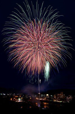 令和8年 第71回 人吉花火大会 城跡を背景とした美しい花火を堪能できる