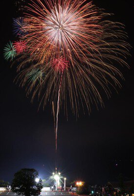 第31回 さざ波フェスタ2026 色鮮やかな花火が夏の夜空を彩る