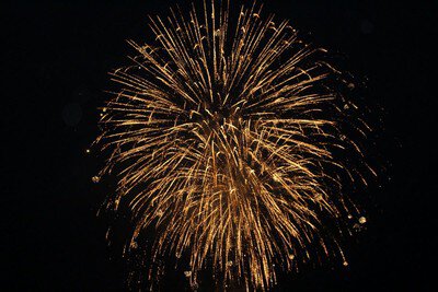 御田祭の里花火大会 轟音響かせる花火の迫力に圧倒される