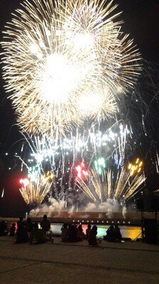 2026ふるさと室戸まつり 豪快な花火が夜空に咲き誇る