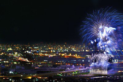 猪名川花火大会 2026年 夜空を照らし出す色とりどりの花火