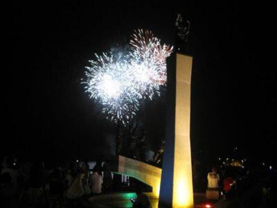 第33回 神津島 渚の花火大会 神津島で熱い夜を楽しめる