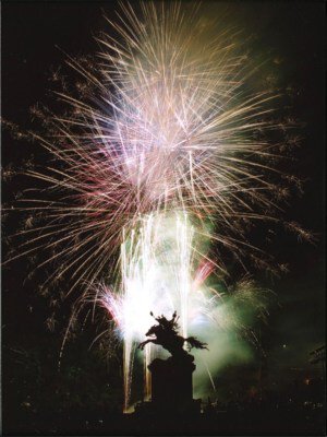 菊池白龍まつり 怒涛の勢いで花火が夜空に打ちあがる