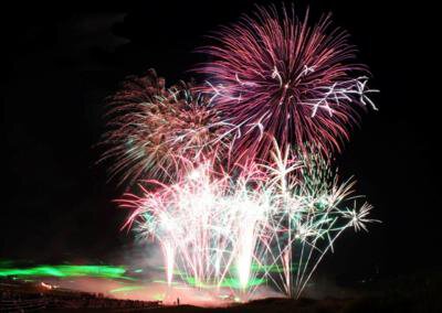 第52回 吉野川祭り 納涼花火大会 多彩な花火が夜空を鮮やかに染める