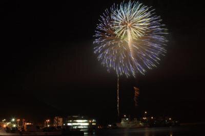 トライアスロン伊良湖大会前夜祭 花火大会 花火の打ち上げでトライアスロン大会をさらに盛り上げる
