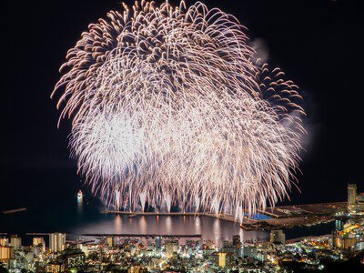 夜空を埋め尽くす大規模な花火