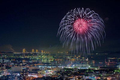坂出の夜景に咲く華やかな光