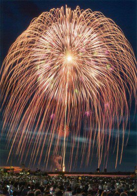 三尺玉が夜空を覆う圧巻の瞬間