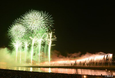 緑の花火と大ナイアガラの競演