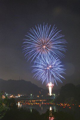 ろうかく湖とうろう流しと花火大会 画像(2/5)