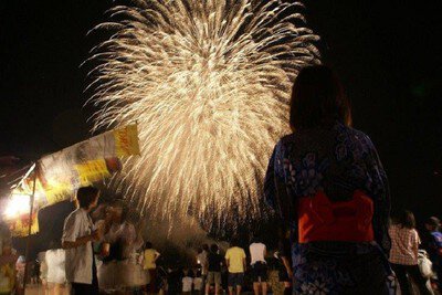 間近で味わう迫力満点の打ち上げ花火