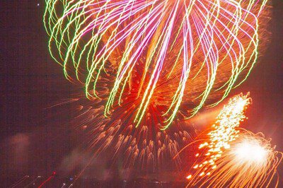 色鮮やかに夜空を染める大輪の花火