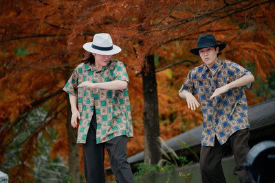 ステージを彩る若者たちのダンスショー