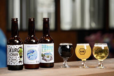 ご当地クラフトビールがずらりと並ぶ
