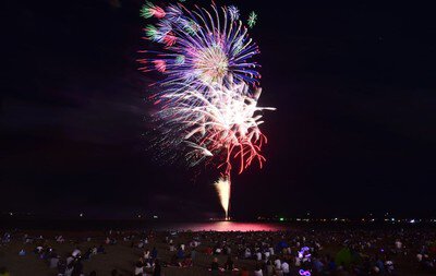準特選 夜の浜のにぎわい