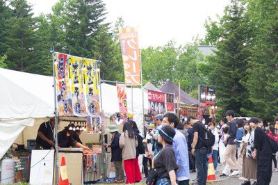 「北海道肉祭」も同時開催され、個性的な肉料理がずらりと並ぶ