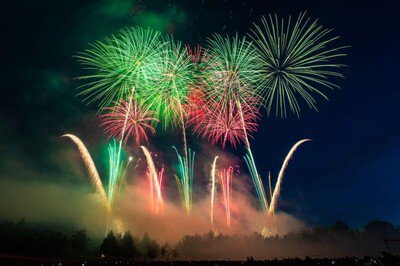 花火と夜空が織りなす迫力のフィナーレ