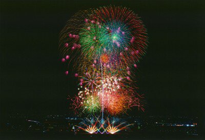 まき夏まつり 花火大会 夜空を彩る超特大スターマイン