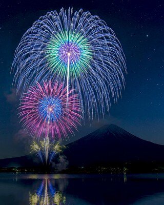 HANABI MAGIC(花火マジック) 富士・山中湖 2026 富士山の稜線を背に夜空を彩る色鮮やかな大輪の花火