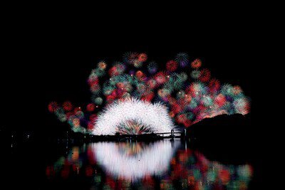 2026 きほく燈籠祭 海面に映える彩雲孔雀千輪の絶景