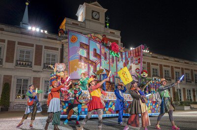 志摩スペイン村 ナイトパレード&花火 昼間とはひと味違った雰囲気の中楽しめるナイトパレード (C) SHIMA SPAIN VILLAGE CO.,LTD.