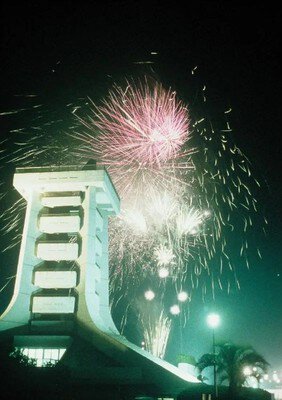 市制施行20周年記念 山武市サマーカーニバル にぎやかなサンバと豪快な花火を楽しめる