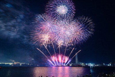 令和8年度 姫路みなと祭海上花火大会 1万発超の色鮮やかな花火が次々と打ち上がる