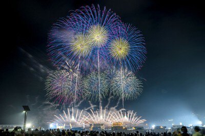 第71回 いわき花火大会 夜空と海を染める華やかな大輪