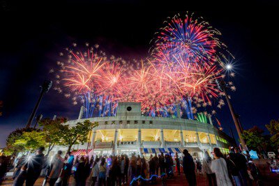 第2回 よねざわ戦国花火大会 秋の夜空を彩る豪華な花火、壮大なスケールで繰り広げられる圧巻のショー