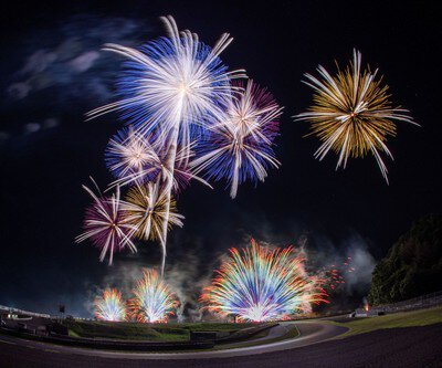2026 岡山国際サーキット花火大会 produced by 磯谷煙火店 夜空に広がる未曽有のエンタテインメントショー