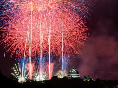 福知山HANABI2026 福知山城の上空を染める圧巻の赤い大輪花火