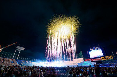 2026 神宮外苑花火大会 観客の歓声とともに打ち上がる花火