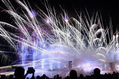 第14回 沼田花火大会 夜空を染める光のシャワー