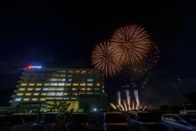 丸子中央病院 花火大会2026 医療の枠を超えて、人と人を温かく繋ぐ花火