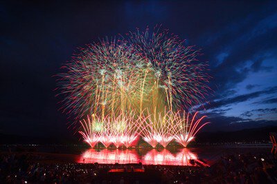 第78回 諏訪湖祭湖上花火大会 湖上を彩る大スターマインの大迫力