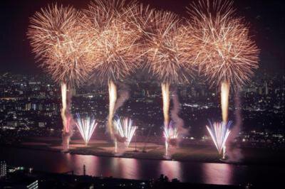 第42回 市川市民納涼花火大会 BGMに合わせた、さまざまな花火の演出を楽しめる