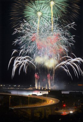 天草ほんど花火大会 直径400メートルに広がる1.5尺玉の大玉花火は迫力満点