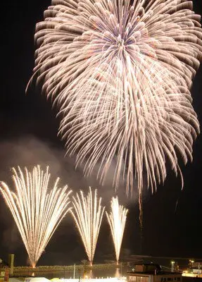 제78회 아바시리 오호츠크 여름 축제 불꽃축제 "아바시리 불꽃" 시야 일면에 만개하는 불꽃을 눈에 새기자