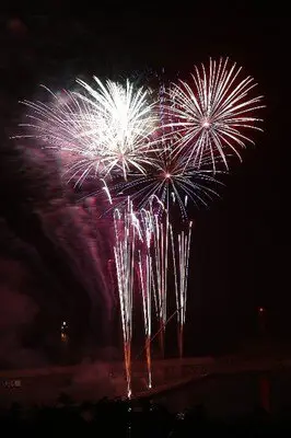 제72회 몬베츠 항 축제 오호츠크 불꽃 축전 호쾌하게 발사되는 불꽃을 가까이서 체험하자