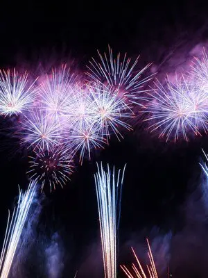 제53회 이와나이 도토 축제 - 5,000발의 불꽃이 항구에서 차례차례 발사된다