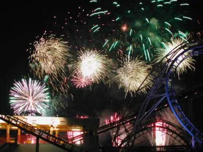 FIREWORKS illusion(파이어웍스 일루전) 이와미자와 공원 불꽃축제 2026: 놀이공원 하늘에 알록달록한 불꽃이 피어납니다