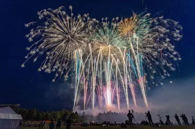 타키노 불꽃 2026: 음악에 연동되어 밤하늘에 펼쳐지는 불꽃