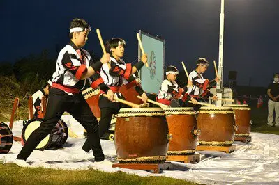 打ち上げ前を盛り上げる高倉蘖太鼓の演奏