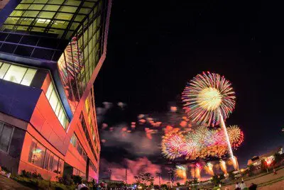 Powerful night-sky display in harmony with buildings around the venue