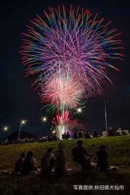 第46回 神岡南外花火大会 夜空を白銀に染める大迫力の一斉打ち上げ