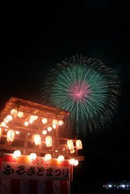 미부 후루사토 축제 — 미부의 밤하늘에 2000발의 불꽃이 쏘아 올려집니다