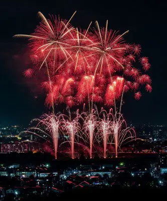제52회 다카사키 대불꽃축제 - 다카사키 축제 첫날 밤하늘을 화려하게 수놓다